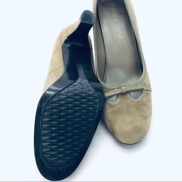 Comfortable Neutral Sz 9 Day Time Suede Taupe Round Toe Pump True to Size - Picture 6 of 8